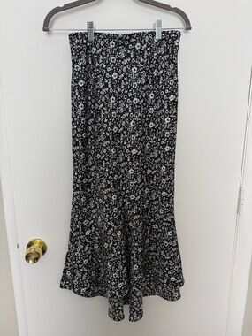 Abercrombie & Fitch Black and White Floral Midi Skirt
